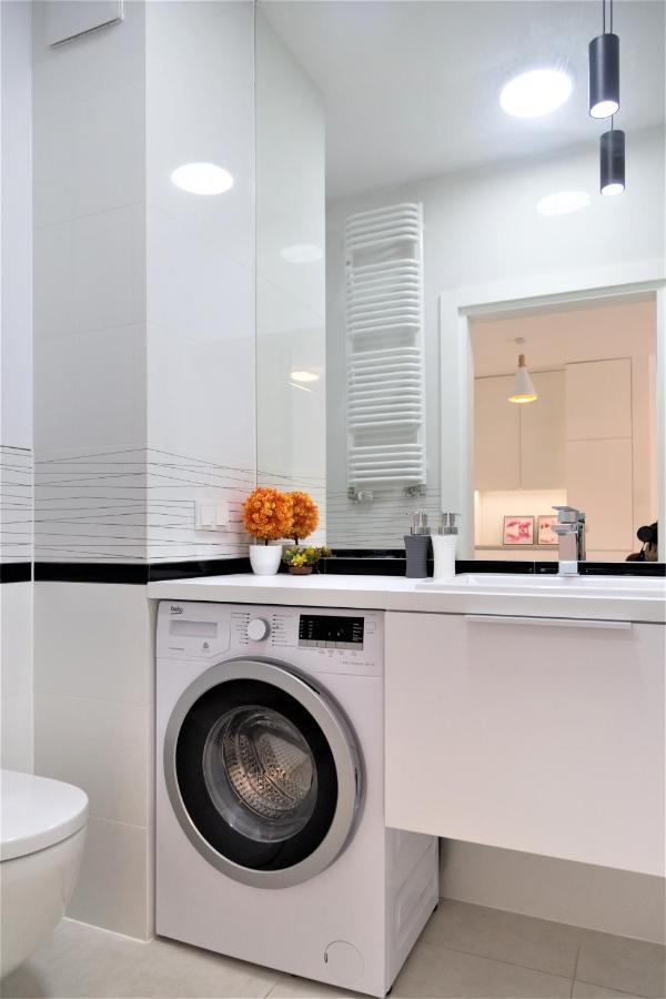 Exclusive 2Br! Apartment In Center +Netflix +Gym Varsovie Extérieur photo